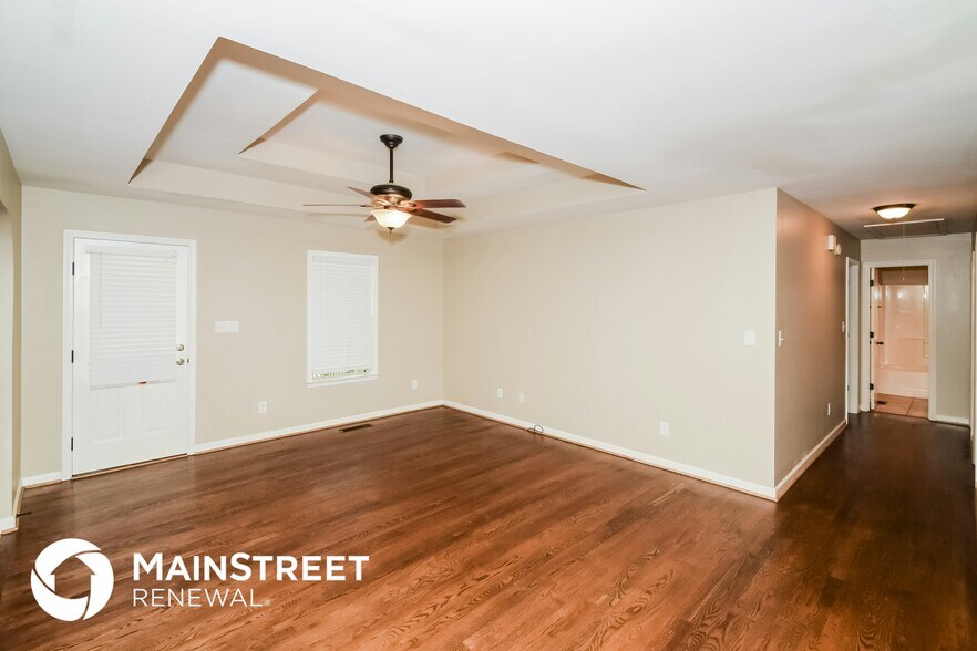 Building Photo - 695 Starlite Dr