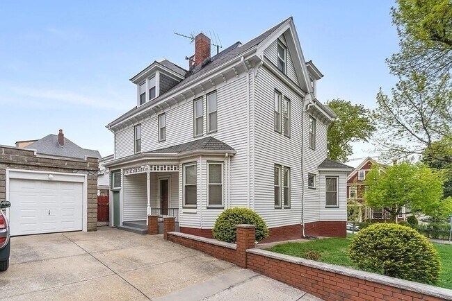 Building Photo - 58 Boston St