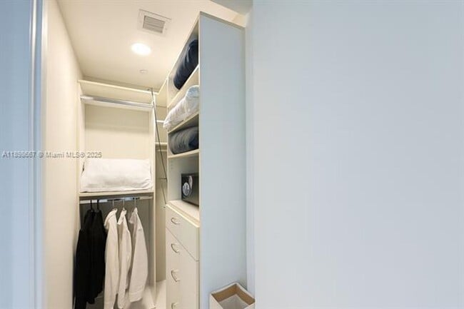 Building Photo - 15901 Collins Ave