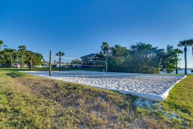 Building Photo - 5172 Coquina Key Dr SE