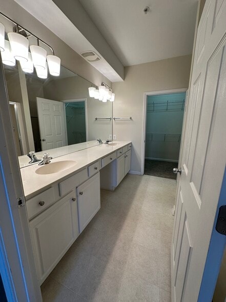 Master bathroom - 3106 Margellina Drive