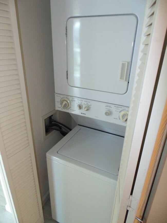 Building Photo - Newly renovated 1 bedroom, 1 bath, 1 parking in Makiki!