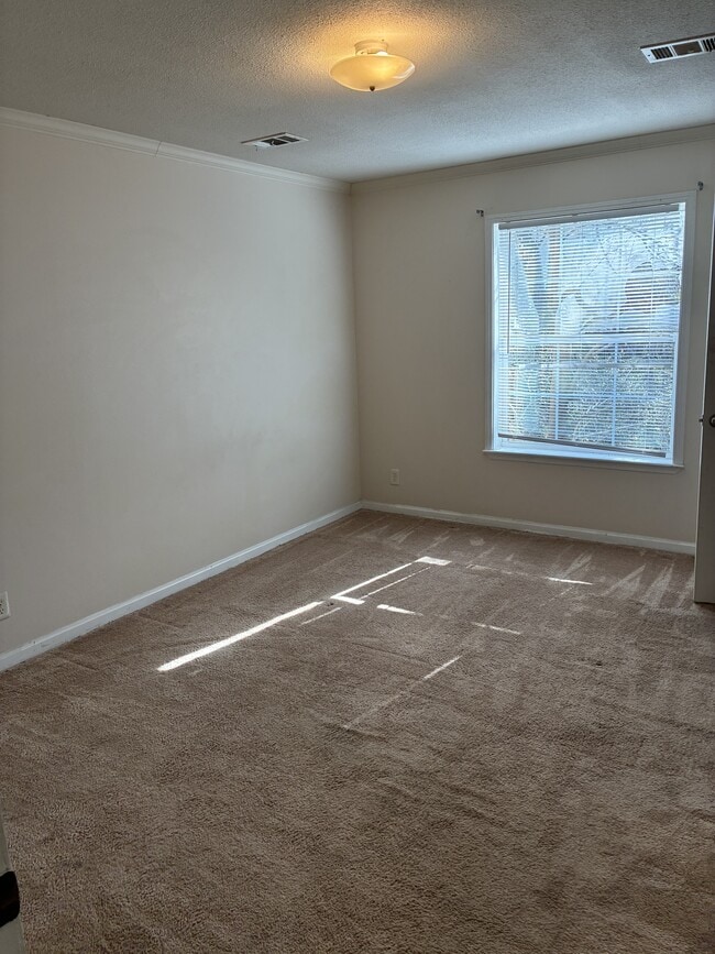 Building Photo - 6211 W Ridley St