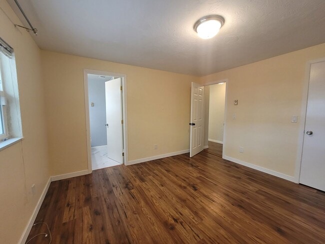 Building Photo - Charming 3 bedroom 2 bath.