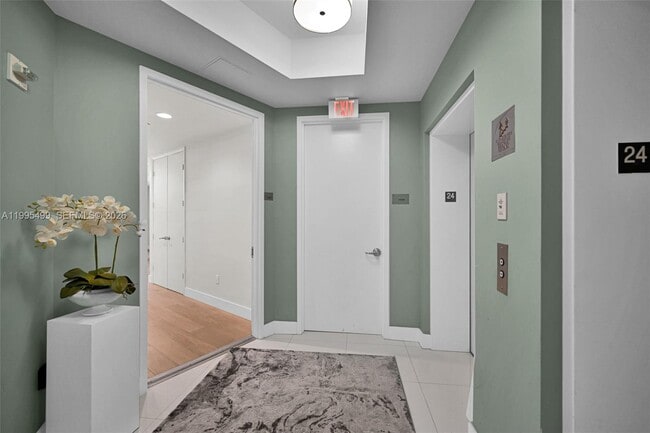 Building Photo - 15901 Collins Ave