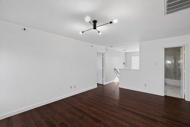 Building Photo - 331 Mantova Dr