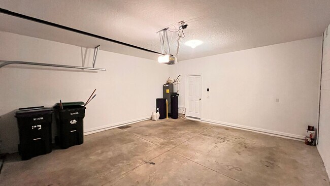 Building Photo - Beautiful, Resort-Style Living with this 3...