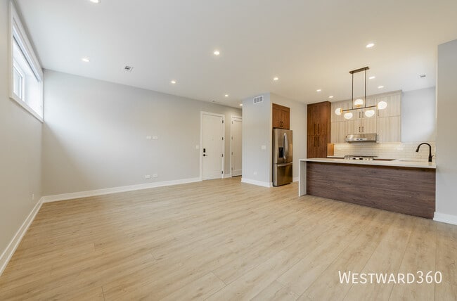 Building Photo - 2351 W Flournoy St