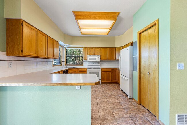 Building Photo - Spacious Home with Central AC and Gas Fire...