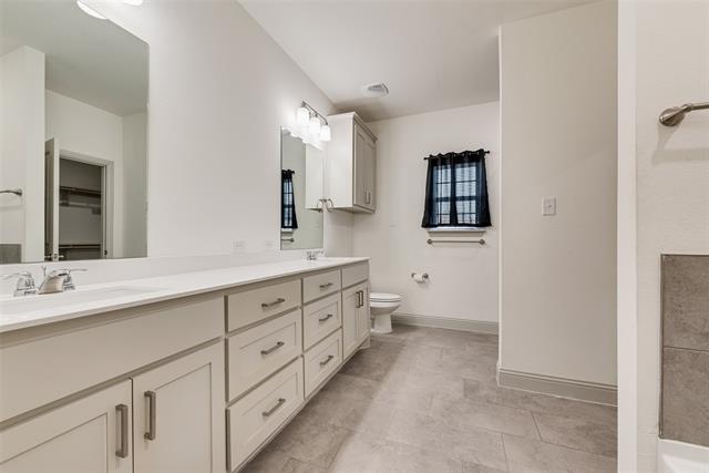 Building Photo - 335 Community Dr