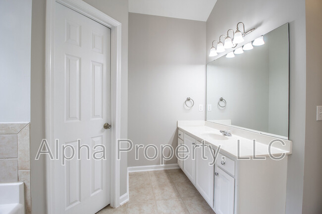 Building Photo - 515 Adeline Ct