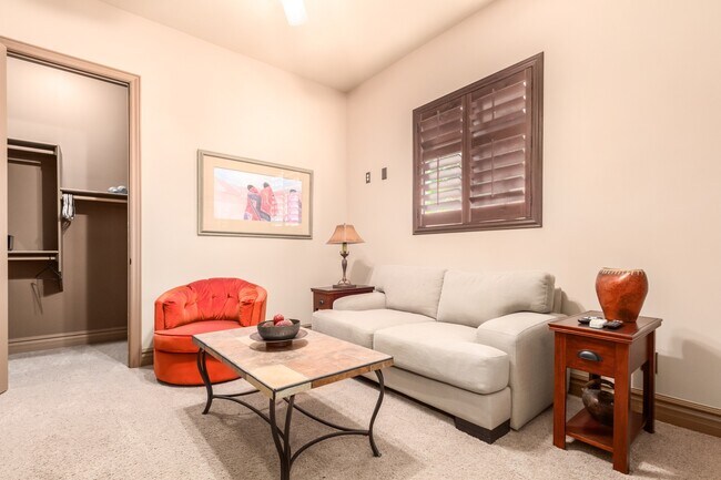 Stunning 3 bedroom, 2.5 bathroom home for lease in beautiful Rio Verde! - 26446 N Avenida del Ray