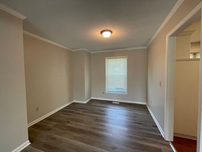 Building Photo - Stunning 4BR 2.5BA w/ Granite Kitchen in South Overland Park