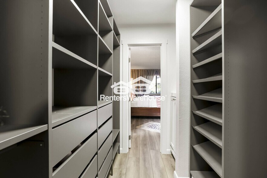 Building Photo - 8225 Fairmount Dr