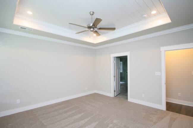 Building Photo - 707 Sluice Dr SW