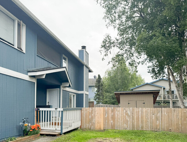 Building Photo - 1140 Golden Dawn Cir