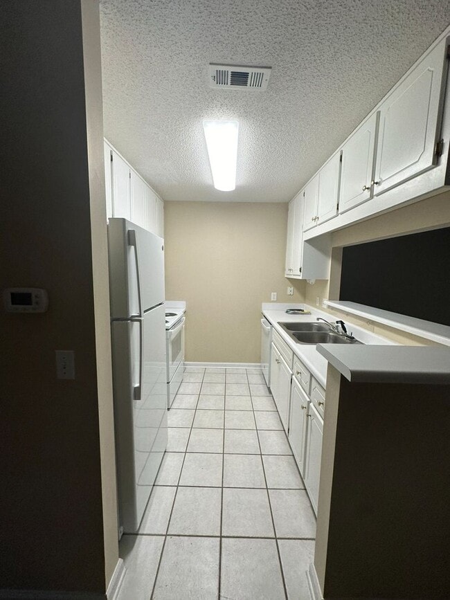 Building Photo - Briarwood West!!!