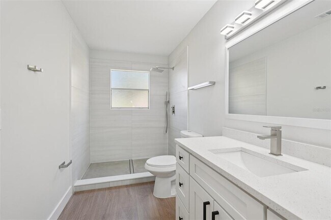 Building Photo - 123 Edgewater Cir