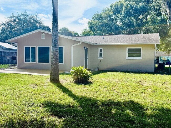 Building Photo - 204 Sandy Ln