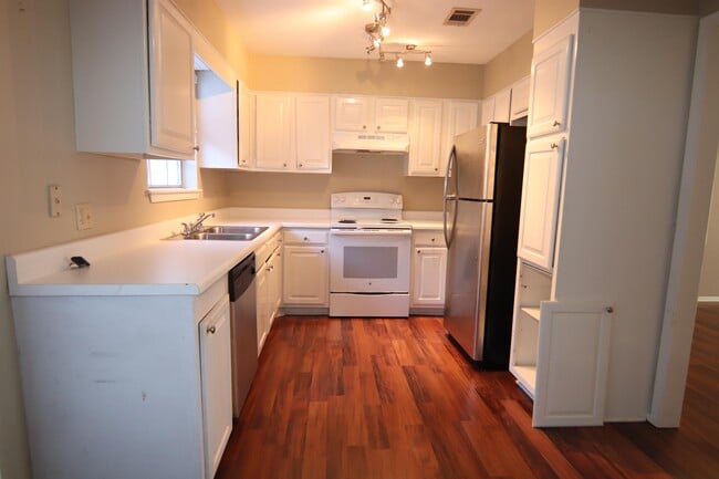 Building Photo - 1021 Park Meadow Dr