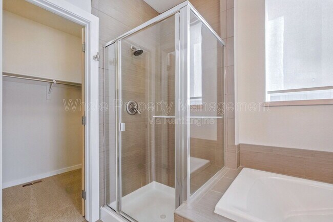 Building Photo - 1821 Blue Star Ln