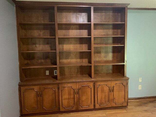 Building Photo - Large secluded 4 bedroom/2 bath in Blude Ridge Estates