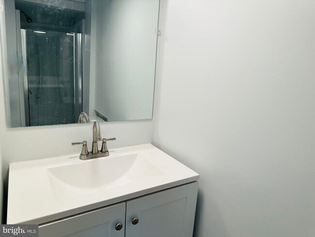 Building Photo - 2500 Lake Ave