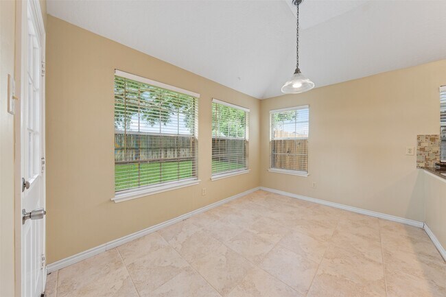 Building Photo - 211 Scarlet Maple Dr