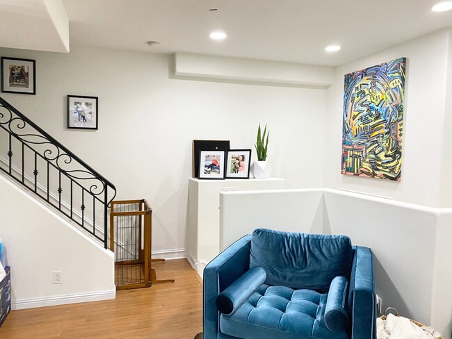 Building Photo - Lovely 3 bd/2.5 ba Townhome - Old Town Torrance!