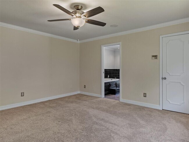 Building Photo - 3025 Pine Ridge Rd