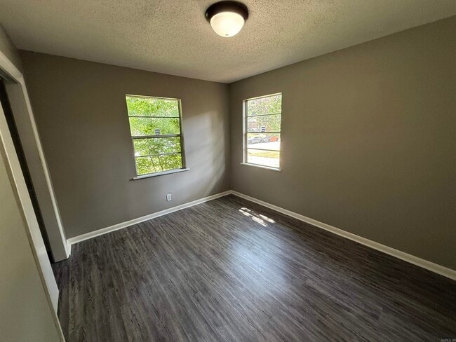 Building Photo - 24 S Wakefield Dr