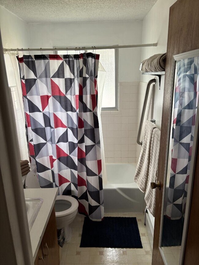 Building Photo - 1131 Walnut St