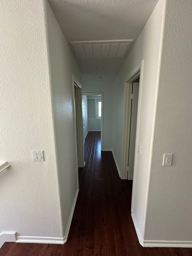 Building Photo - AVAILABLE NOW!!! 3 Bedroom 3 bath Private OASIS backyard in Vista, CA.