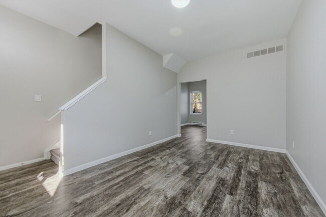 Building Photo - 2 bedroom one bath townhouse in Wilmington