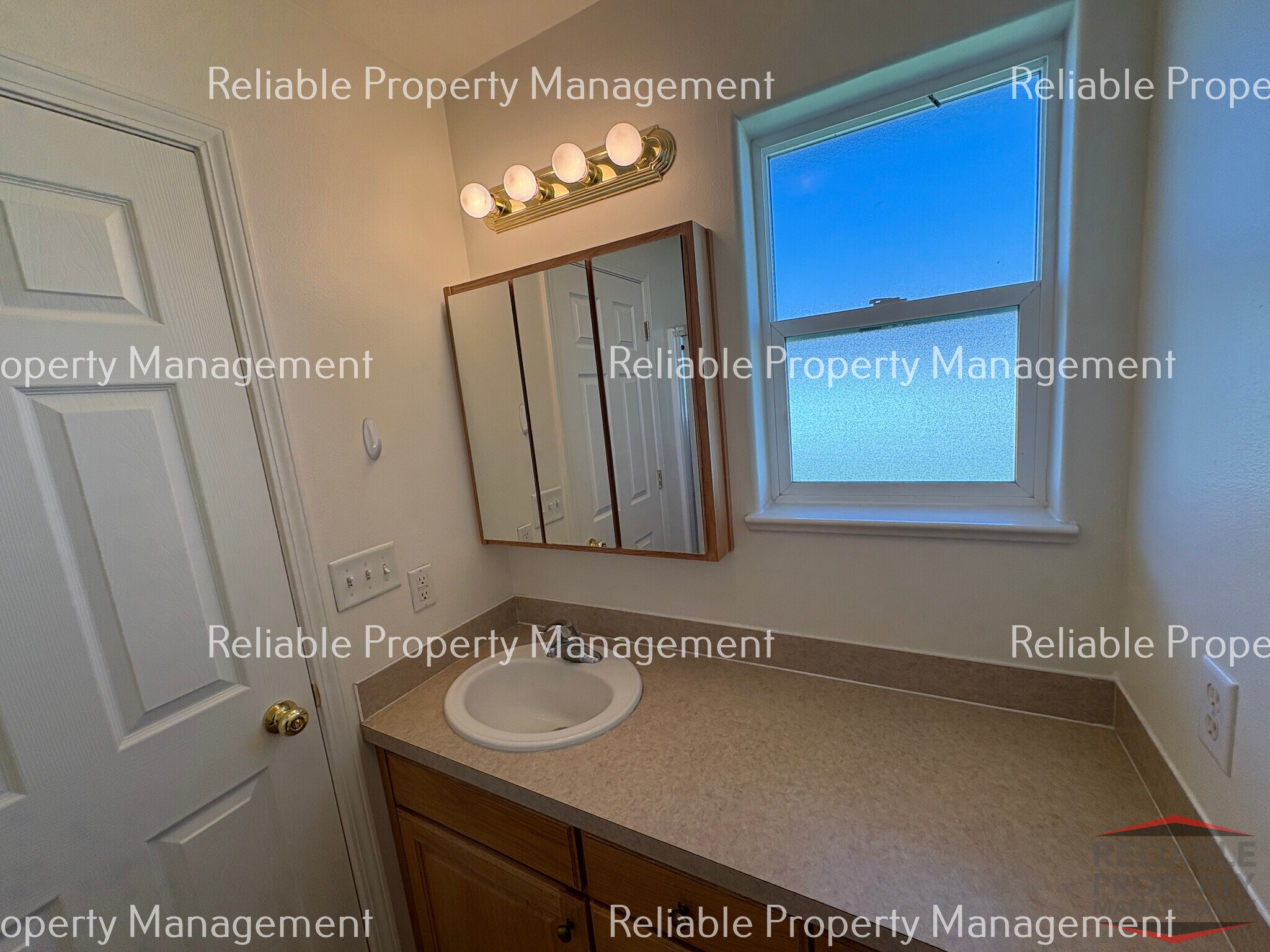 Building Photo - 1150 Kingswood Cir