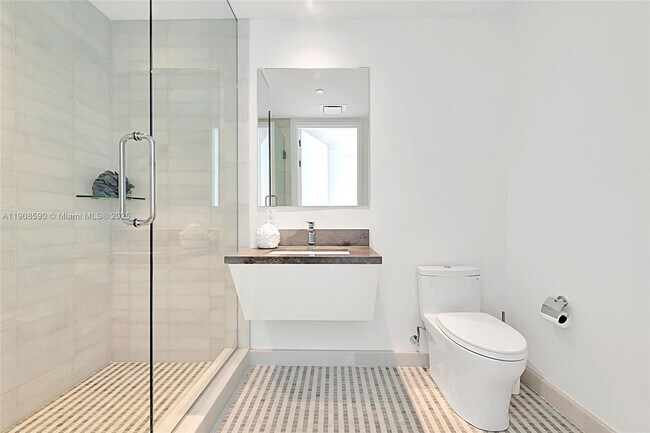 Building Photo - 700 NE 26th Terrace