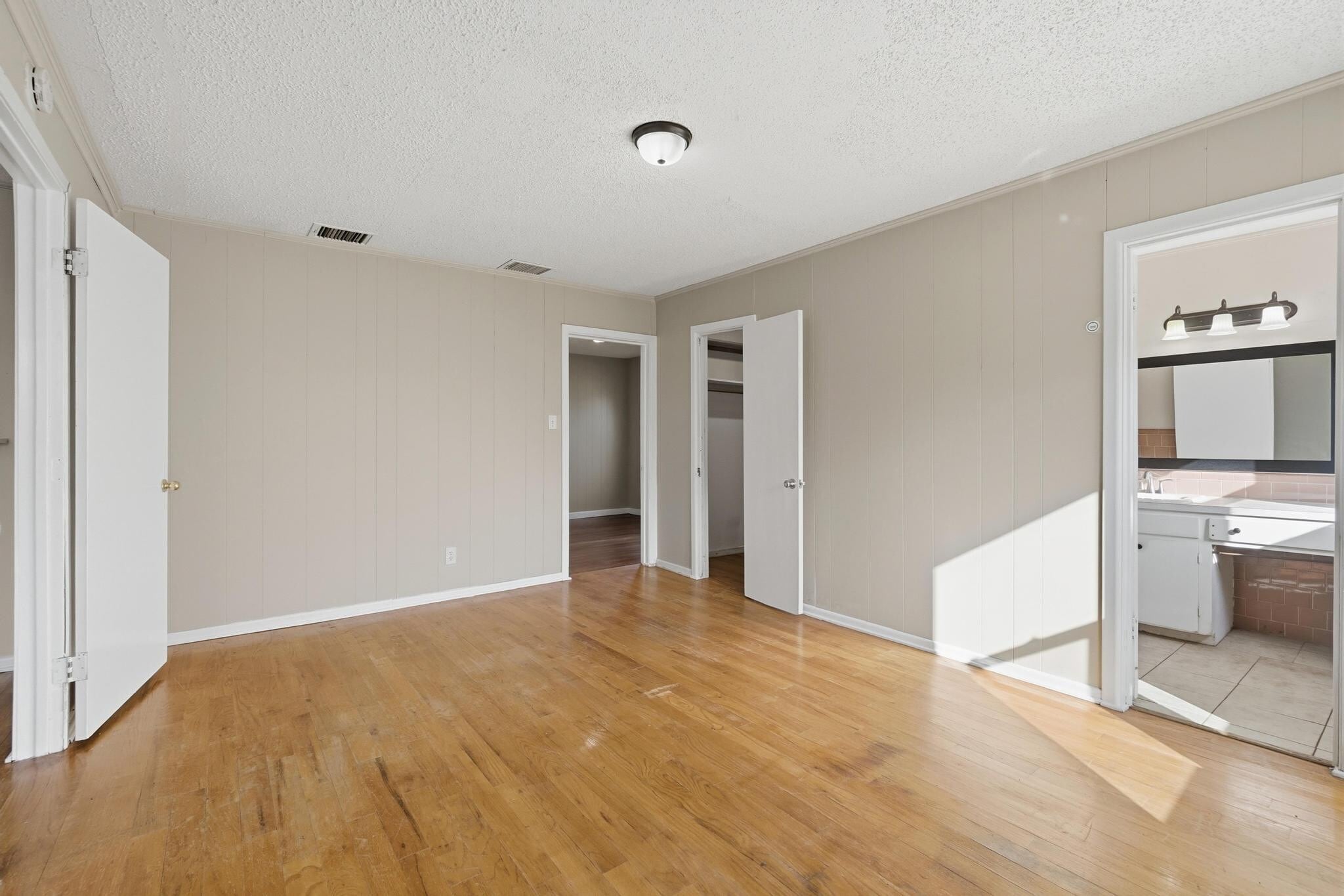 Building Photo - 2857 S 5th St