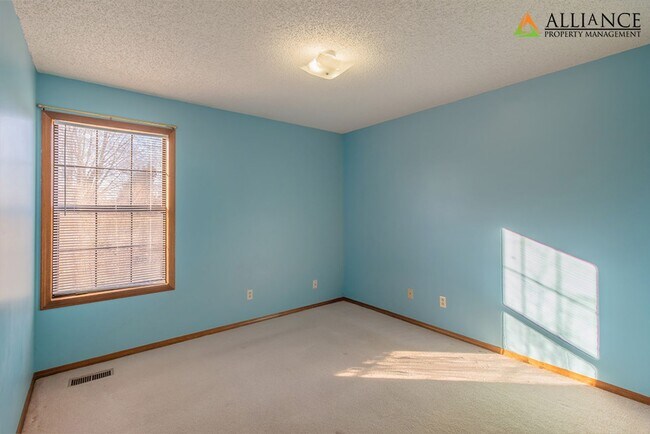 Building Photo - Willow Ln. 2313 - 15