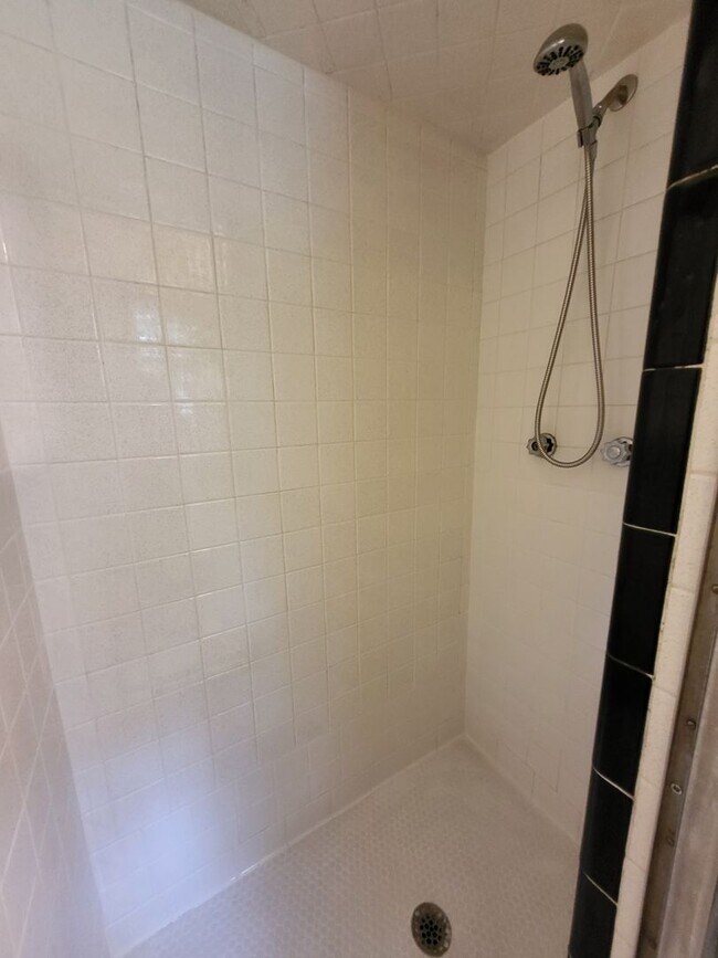 Building Photo - (3) Bed/(2) Bath in Core Norman!