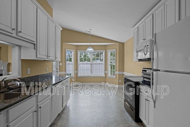 Building Photo - 173 Ariel St