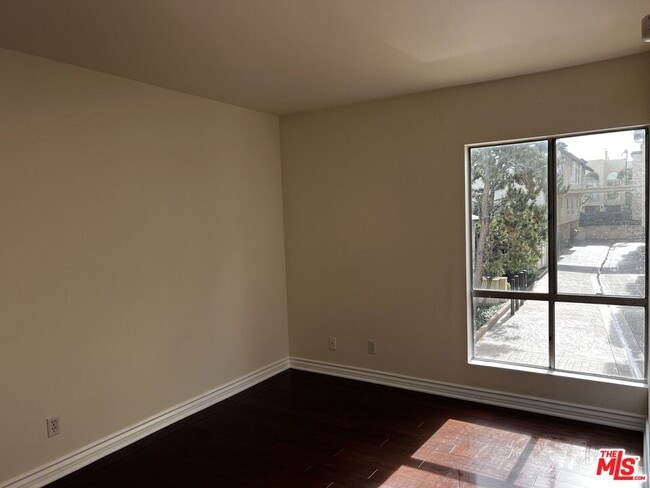 Building Photo - 5311 Coldwater Canyon Ave