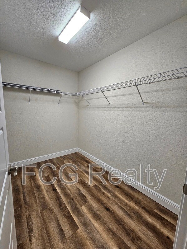 Building Photo - 661 E Vercelli Ln