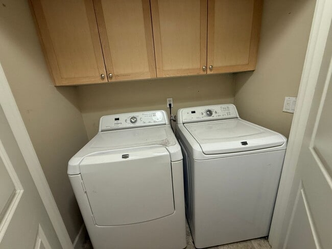 Building Photo - Application Pending - 3 Bedroom Home for R...