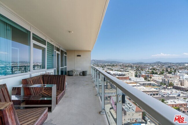 Building Photo - 3785 Wilshire Blvd