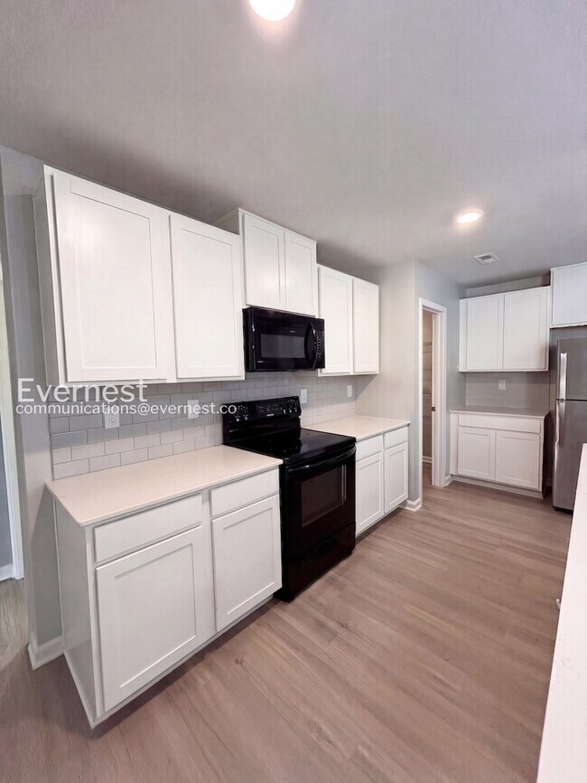 Building Photo - 1326 Bryson Ln