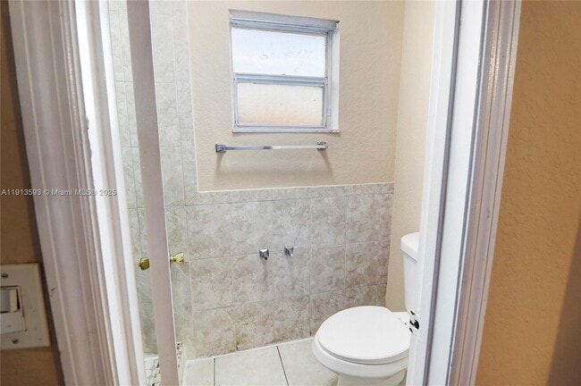 Building Photo - 5975 NW 25th Ct