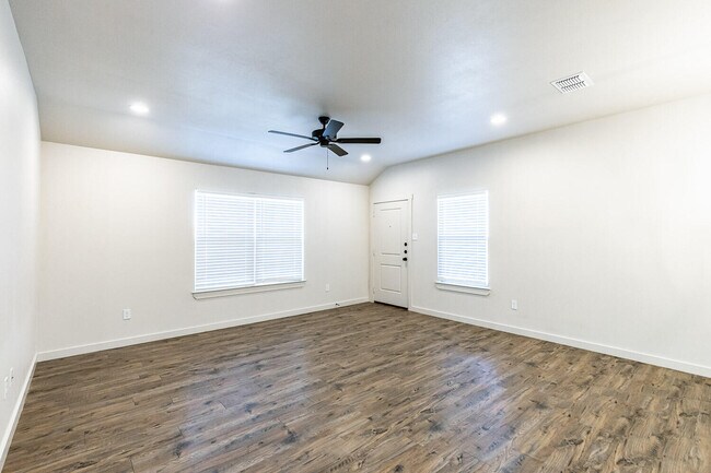 Building Photo - 5527 121st St