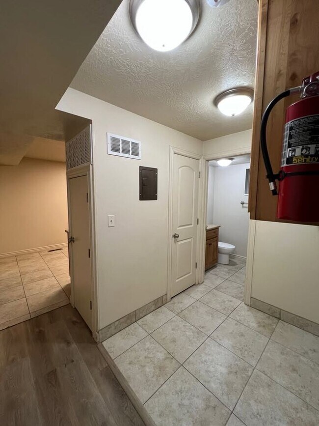 Building Photo - Ada-315 E 600 S Springville, UT 84663