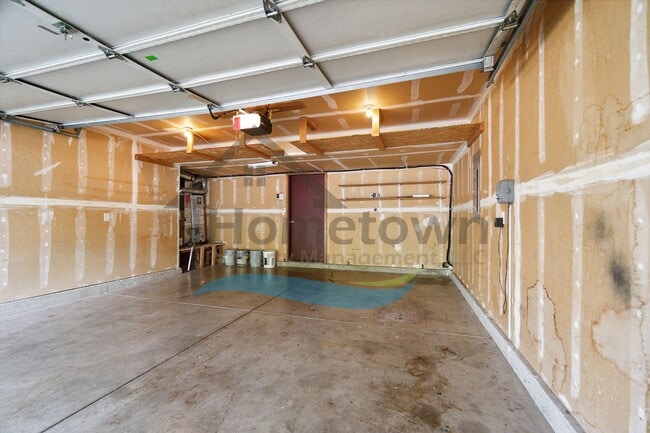 Building Photo - 4 Bedroom 2 Bathroom Home with Attached 2 ...