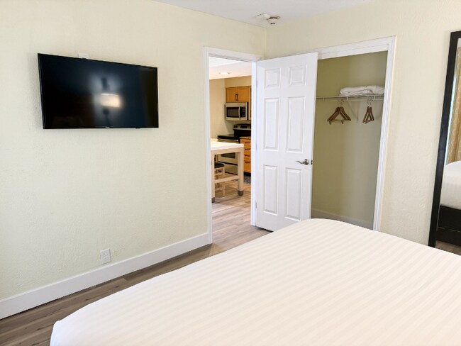 Building Photo - 11689 Chester Rd